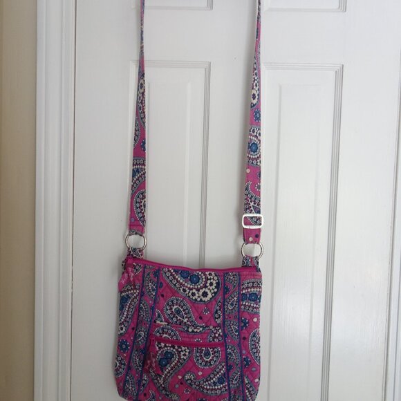 VERA BRADLEY Fuchsia Paisely Cross Body Quilted Purse approx. 10x10 - Picture 1 of 8